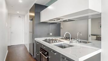 Fridge, microwave, oven, stovetop