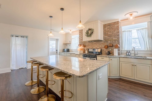 Historic 4‑BR Farmhouse • Steps to Main Street