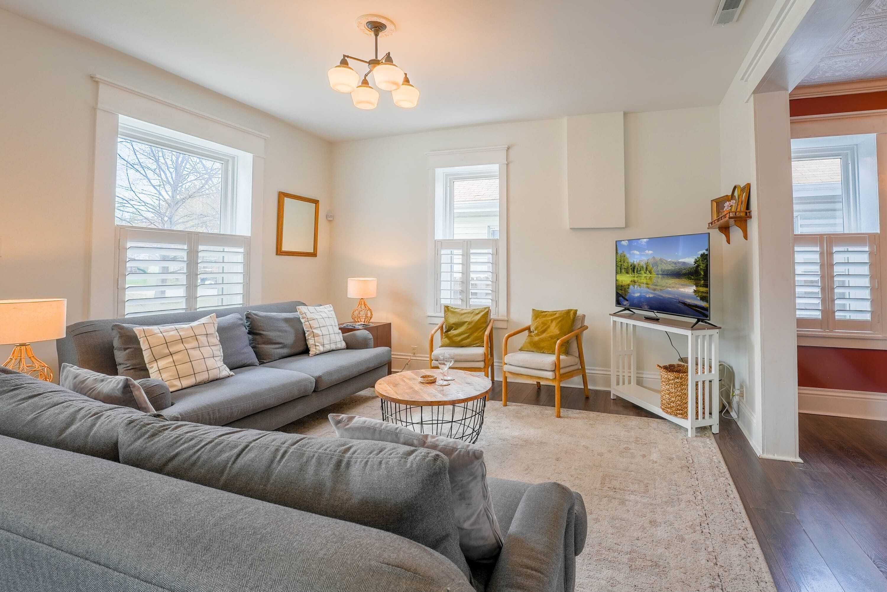 Televisión y oficina 