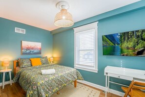 4 bedrooms, desk, iron/ironing board, travel crib