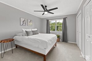 5 soverom, strykejern/-brett, reiseseng for barn og wi-fi