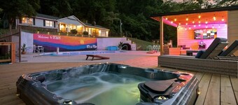 Creekside Oasis w/ Pool & Hot Tub near Beaver Lake