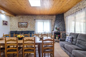 Dining - Club Villamar - Big villa for 12 persons (Lloret de Mar)