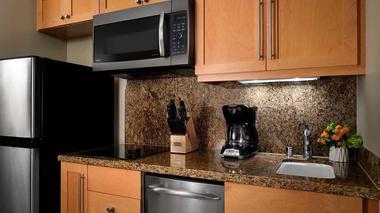 Fridge, microwave, stovetop, dishwasher