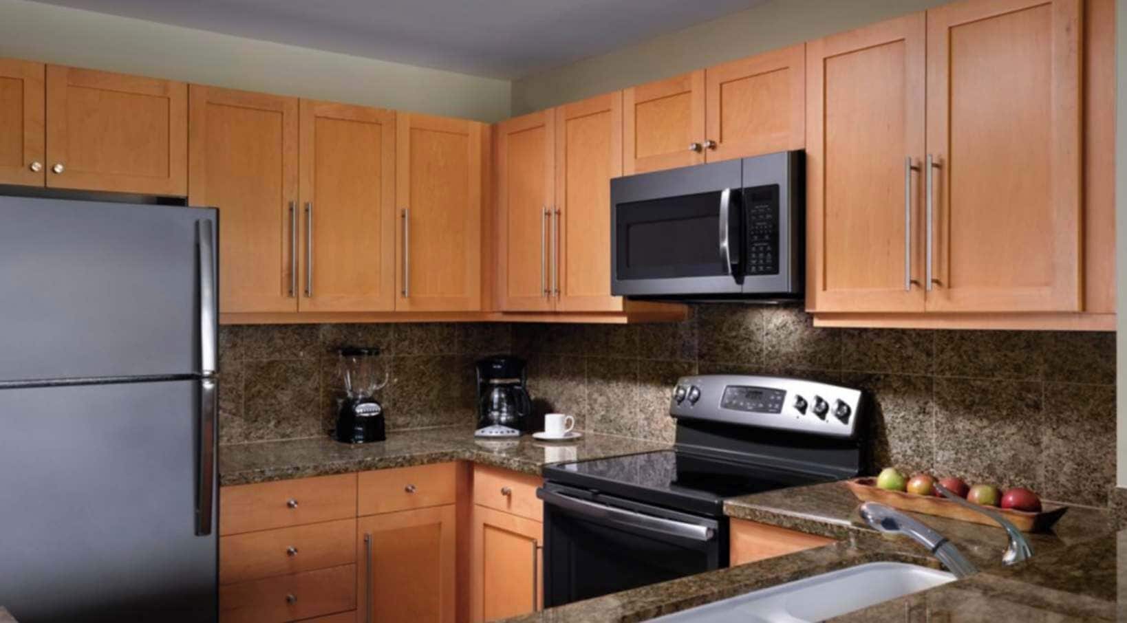 Fridge, microwave, stovetop, dishwasher