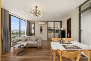 펜트하우스 | 객실 내 식사 공간