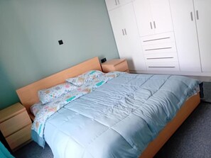 2 多间卧室、办公桌、熨斗/熨衣板、免费 WiFi