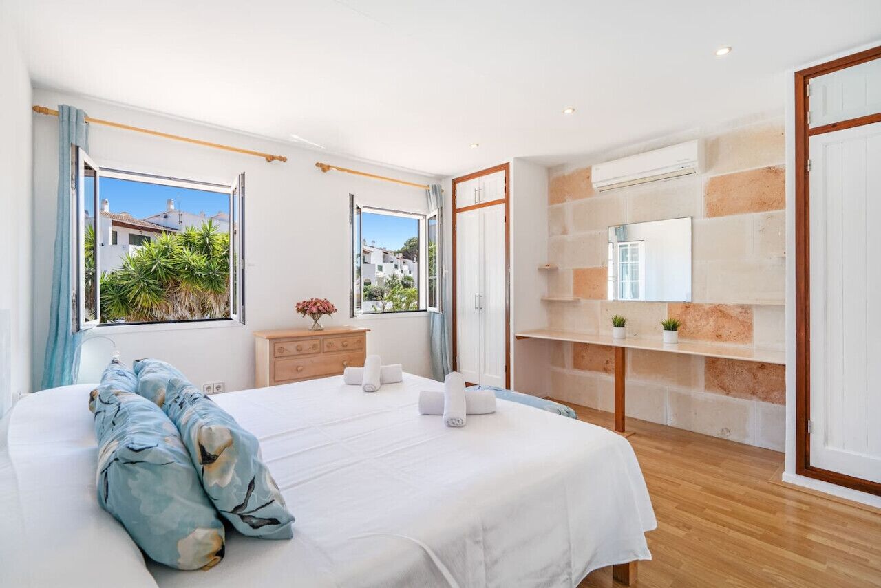 4 bedrooms, WiFi, bed sheets