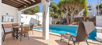 A Midsummer Stay's Dream