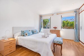 4 bedrooms, WiFi, bed sheets