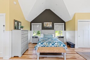 5 bedrooms, travel cot, WiFi, bed sheets