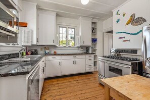 Private kitchen - Historic Captain`s Home (Boothbay Harbor)