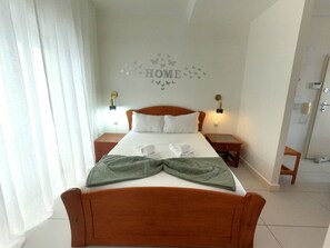 Free WiFi, bed sheets - Almada, T1 + 1 Renovado, Laranjeiro, Lisboa (Almada)