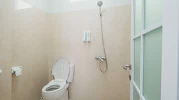 Kamar Superior | Kamar mandi | Pancuran hujan dan handuk