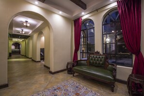 Interior detail - Soho Garden Villa Hotel - Shanghai Jiaotong University Metro Station Flagship (Shanghai)