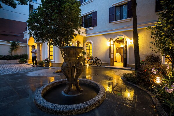 Courtyard view - Soho Garden Villa Hotel - Shanghai Jiaotong University Metro Station Flagship (Shanghai)