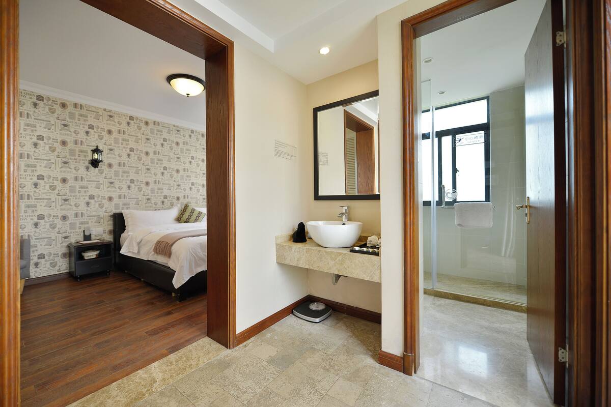 Down duvets, free minibar, blackout curtains, soundproofing