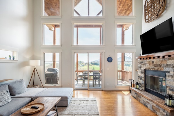 Smart TV, fireplace, table tennis