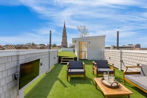 Property grounds - State St B by AvantStay | French Quarter, Rooftop, Aesthetic Design (Charleston)