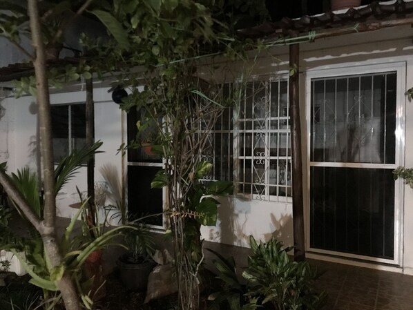 تفاصيل الفندق من الخارج