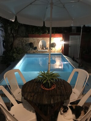 تناول الطعام بالخارج