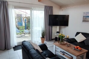 Smart TV, fireplace, books - Villa Seewind Comfortable holiday residence (Julianadorp aan Zee)