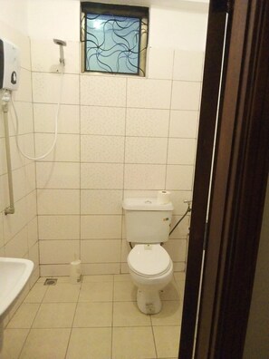 Bathroom - Suzie hotels (Kampala)