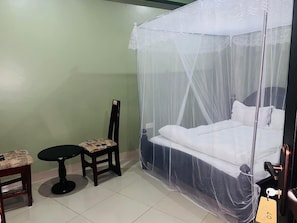 Desk, free WiFi - Suzie hotels  (Kampala)