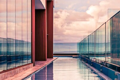 Three-bedroom apartment with ocean views, pool, gym C20C