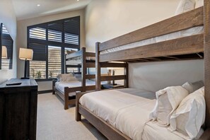 4 chambres, lit parapluie, Wi-Fi, draps fournis