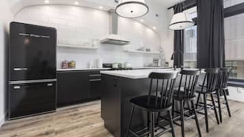 冰箱、微波炉、烤箱、炉灶