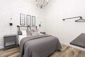4 bedrooms, desk, iron/ironing board, travel crib