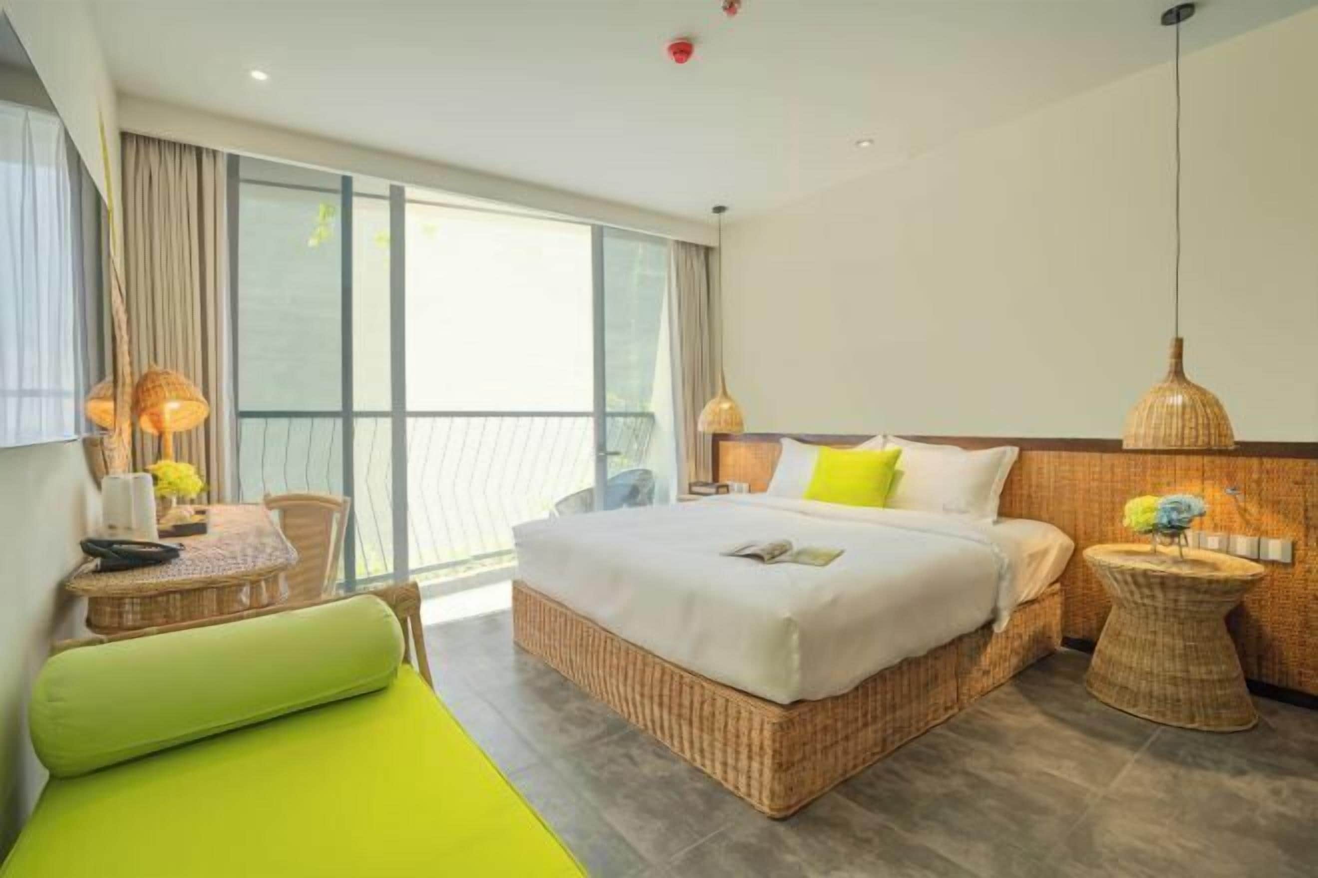 Egyptian cotton sheets, premium bedding, minibar, in-room safe