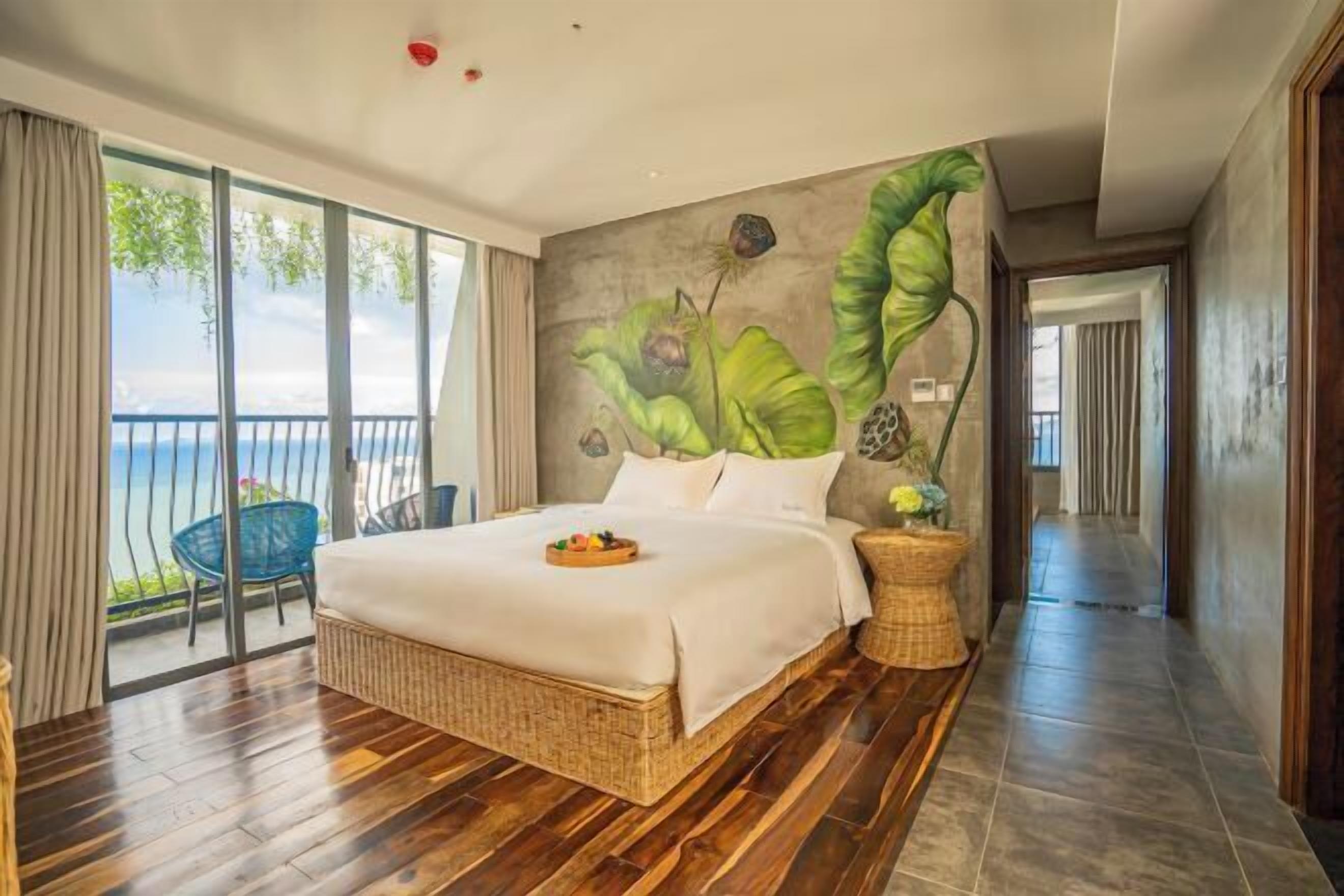 Egyptian cotton sheets, premium bedding, minibar, in-room safe