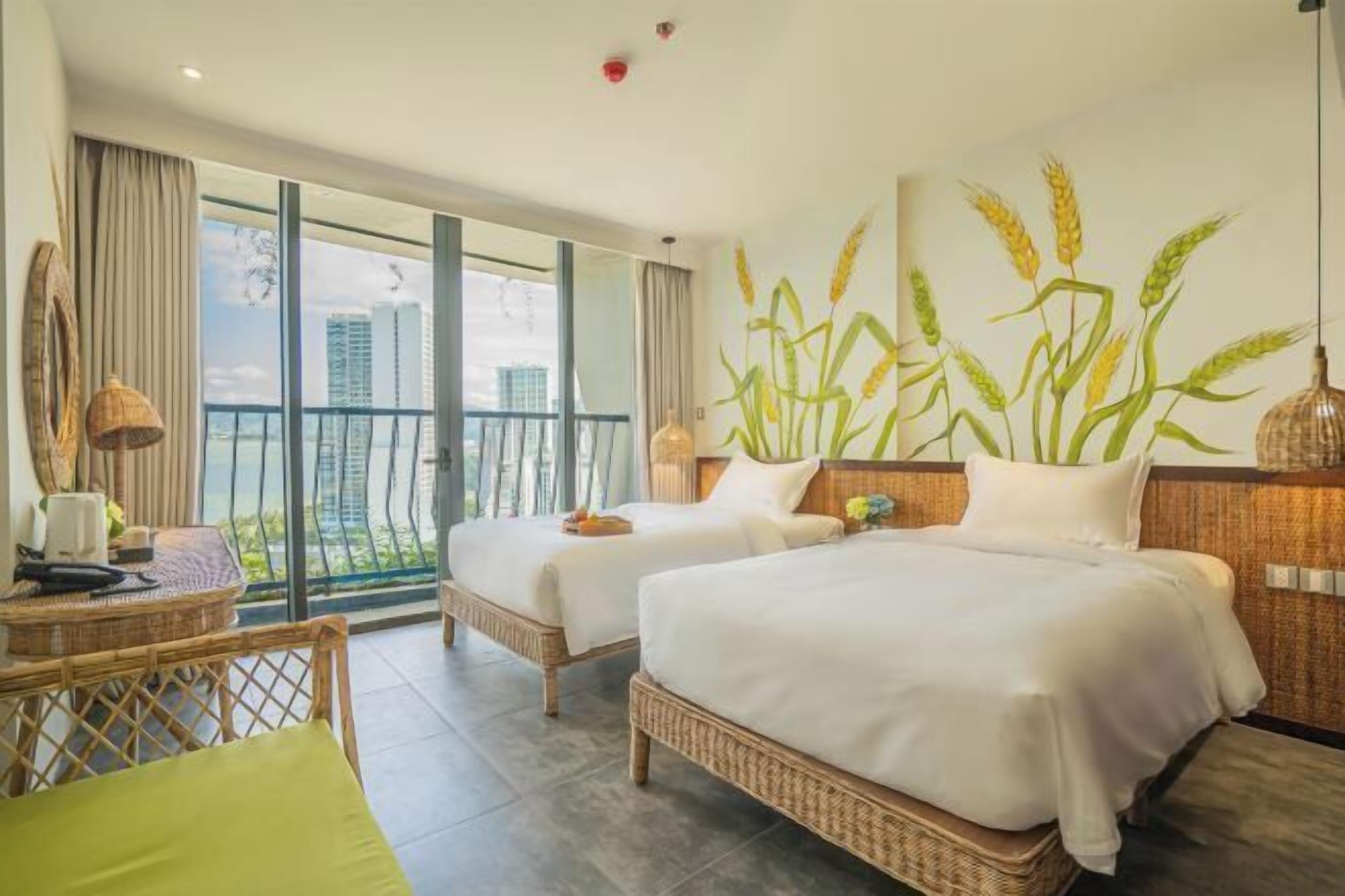 Egyptian cotton sheets, premium bedding, minibar, in-room safe