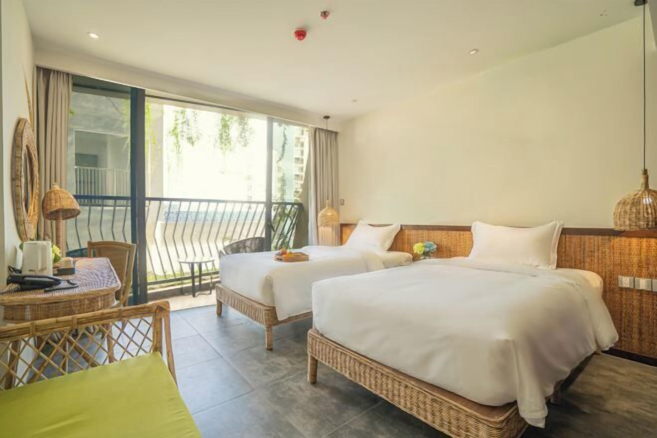 Egyptian cotton sheets, premium bedding, minibar, in-room safe