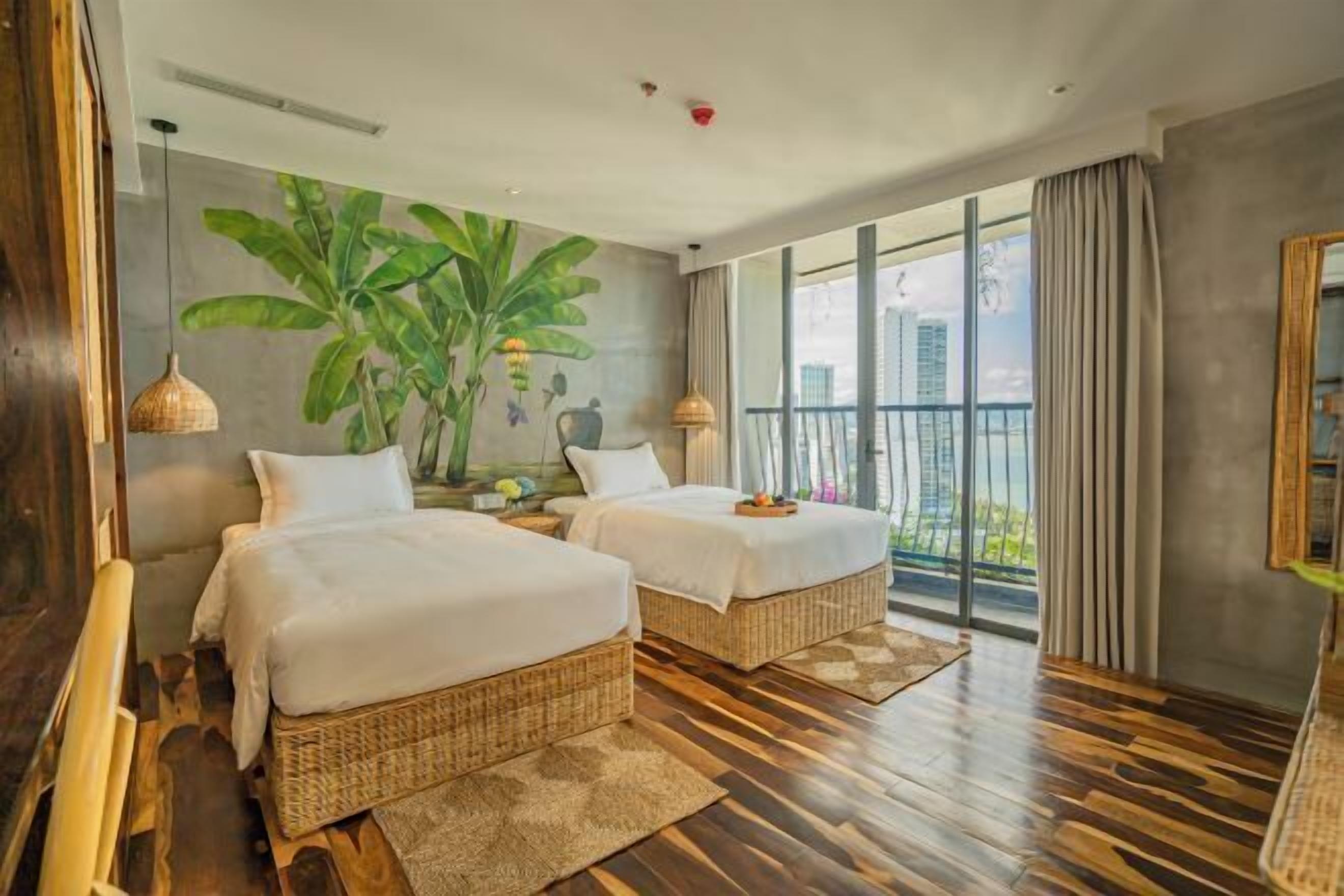 Egyptian cotton sheets, premium bedding, minibar, in-room safe