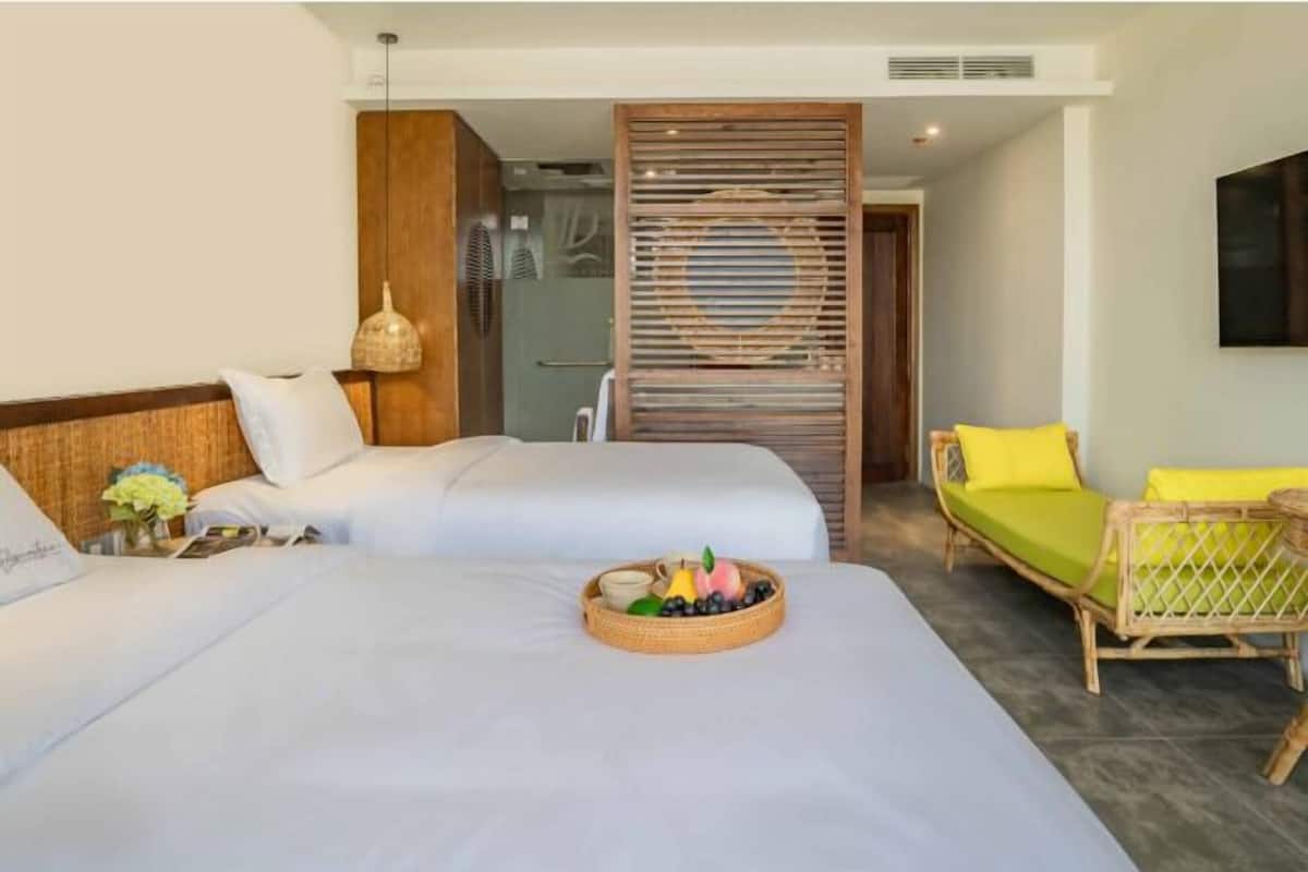 Egyptian cotton sheets, premium bedding, minibar, in-room safe