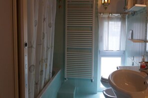 Dusche, Haartrockner, Bidet