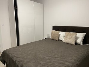 1 bedroom, iron/ironing board, WiFi, bed sheets