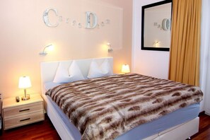5 habitaciones, tabla de planchar con plancha y cuna de viaje 