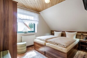 3 chambres, fer et planche à repasser, accès à Internet