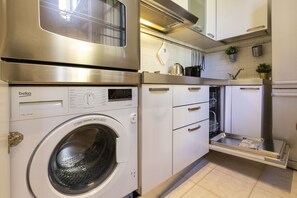 Apartament urbà | Cuina privada | Frigorífic gran, microones, forn i placa de cuina