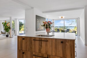 Apartamento de lujo | Cocina privada | Frigorífico, microondas, horno y lavavajillas