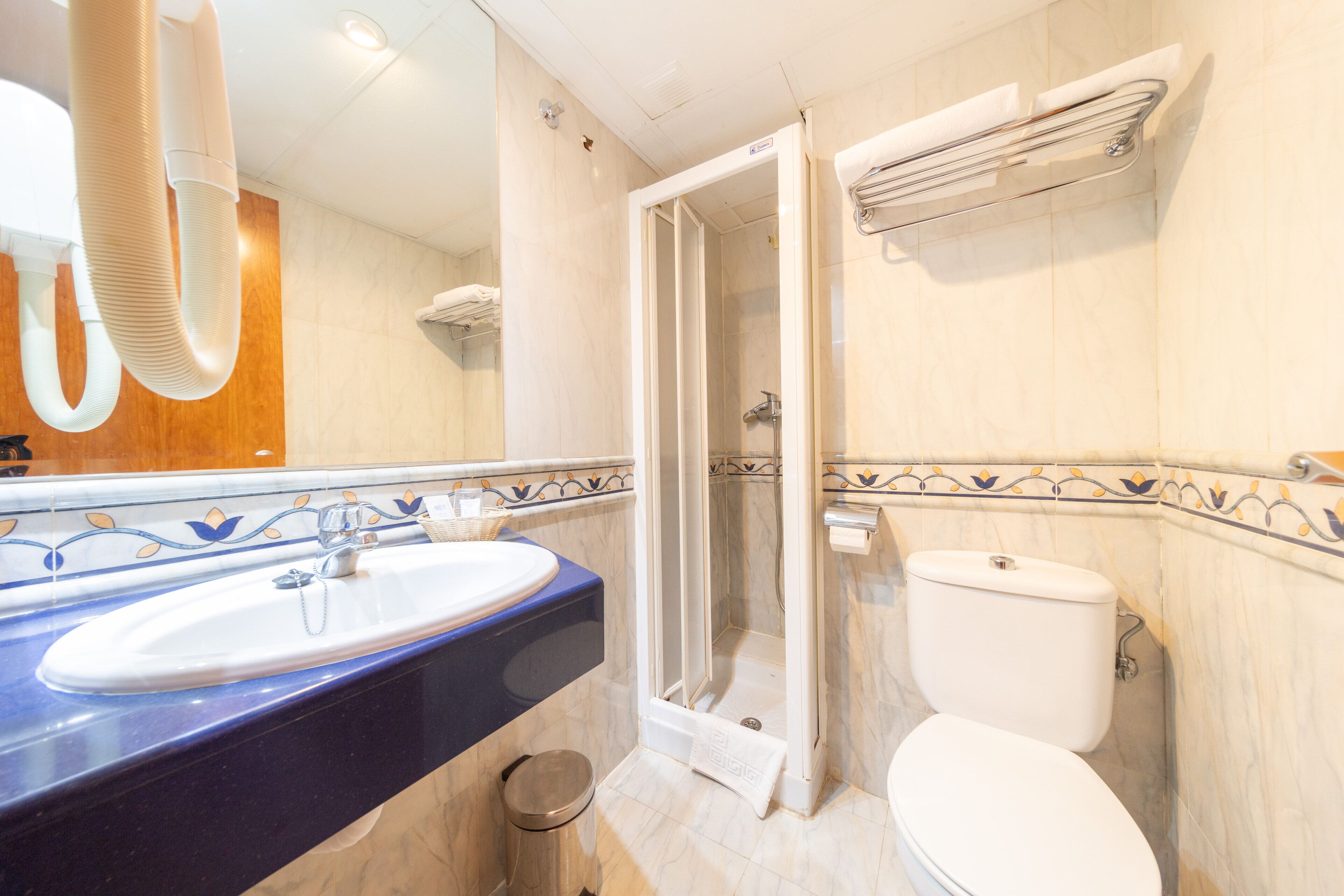 Triple Room | Bathroom | Hair dryer