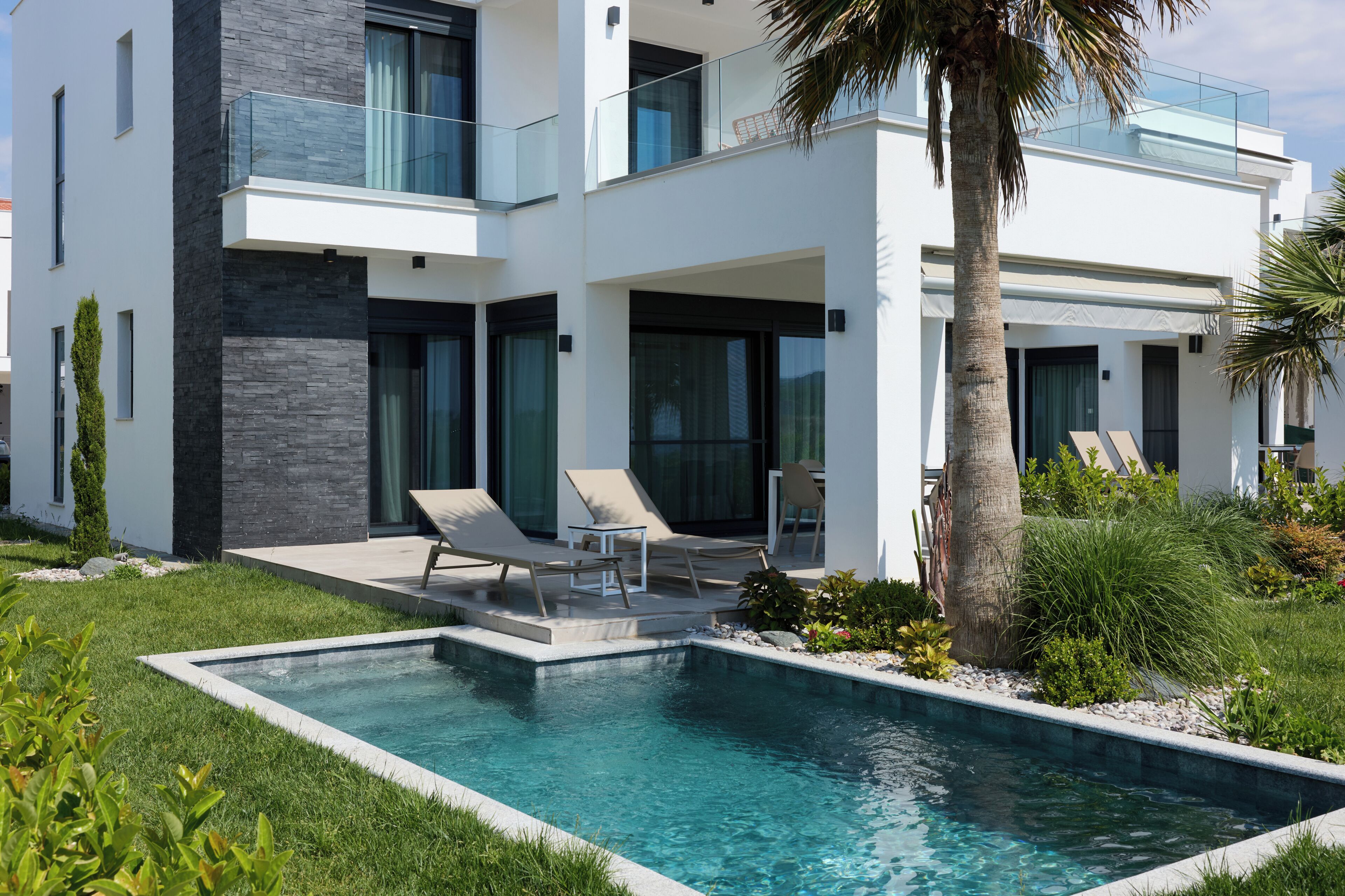 Four-Bedroom Villa with Private Pool | 테라스/파티오