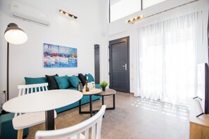 Loft, 2 Bedrooms, Pool Access | Living area