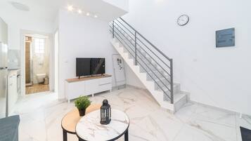 Two-Bedroom Loft with Pool Access | Egyptinpuuvillaiset lakanat, ylelliset vuodevaatteet