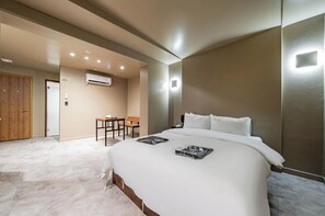 Habitación estándar doble | Ropa de cama de alta calidad y edredones de plumas