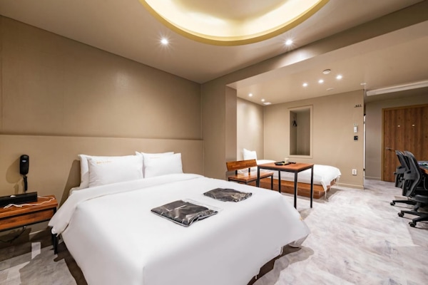 Deluxe Twin Room | Premium bedding, down comforters, memory foam beds, desk